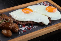 Moscow в ресторане Bochka Restaurant: Breakfast with Eggs!